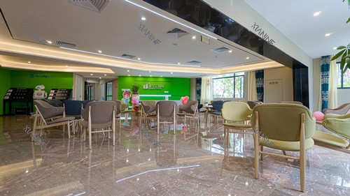 中山松鼠口腔石岐店大厅环境.jpg