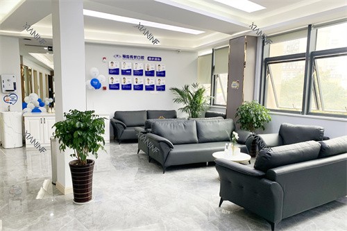 仁寿丽齿传世口腔城北店大厅休息区.jpg
