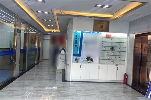拉萨雅博仕口腔诊疗区及展柜环境.jpg
