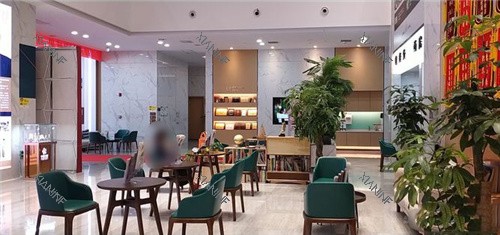 柳州中瑞口腔大厅休息区环境.jpg