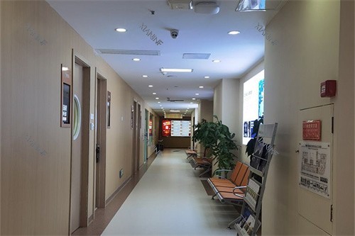 成都新桥口腔光华店走廊.jpg